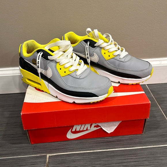 Nike Other - Nike Air Max 90 Go the Extra Smile